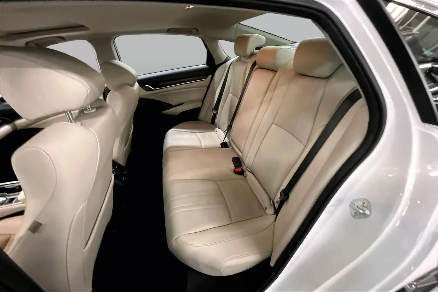 Used 2022 Platinum White Pearl Honda EX-L image 18