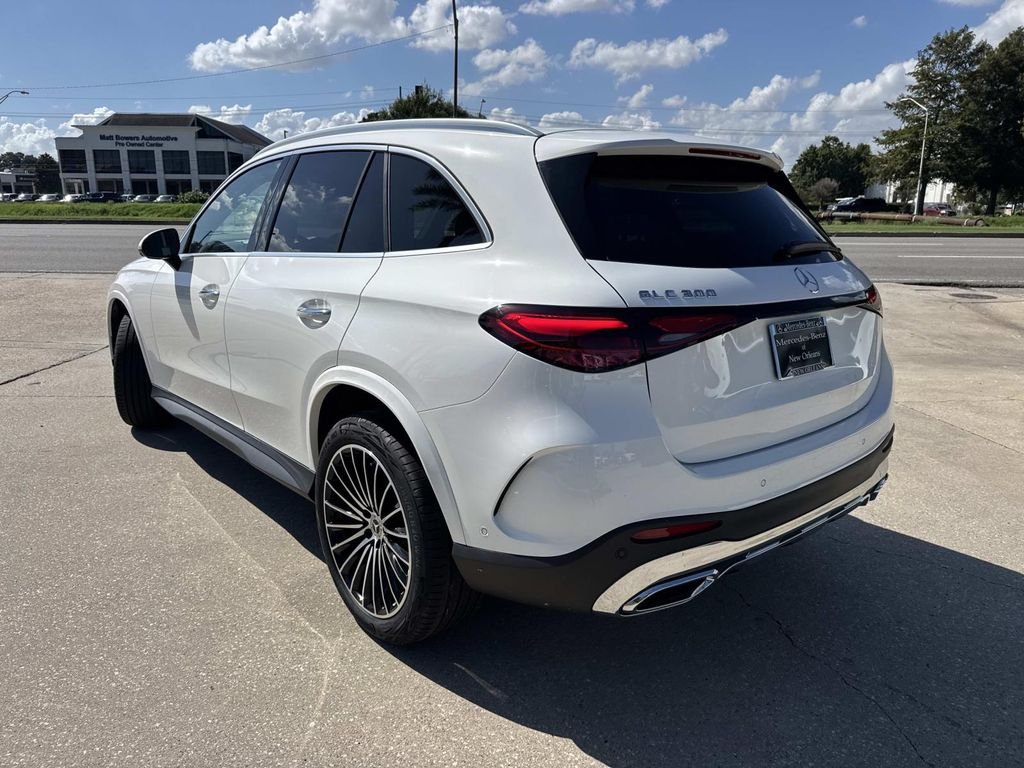 New 2027 Polar White Mercedes-Benz GLC 300 image 3