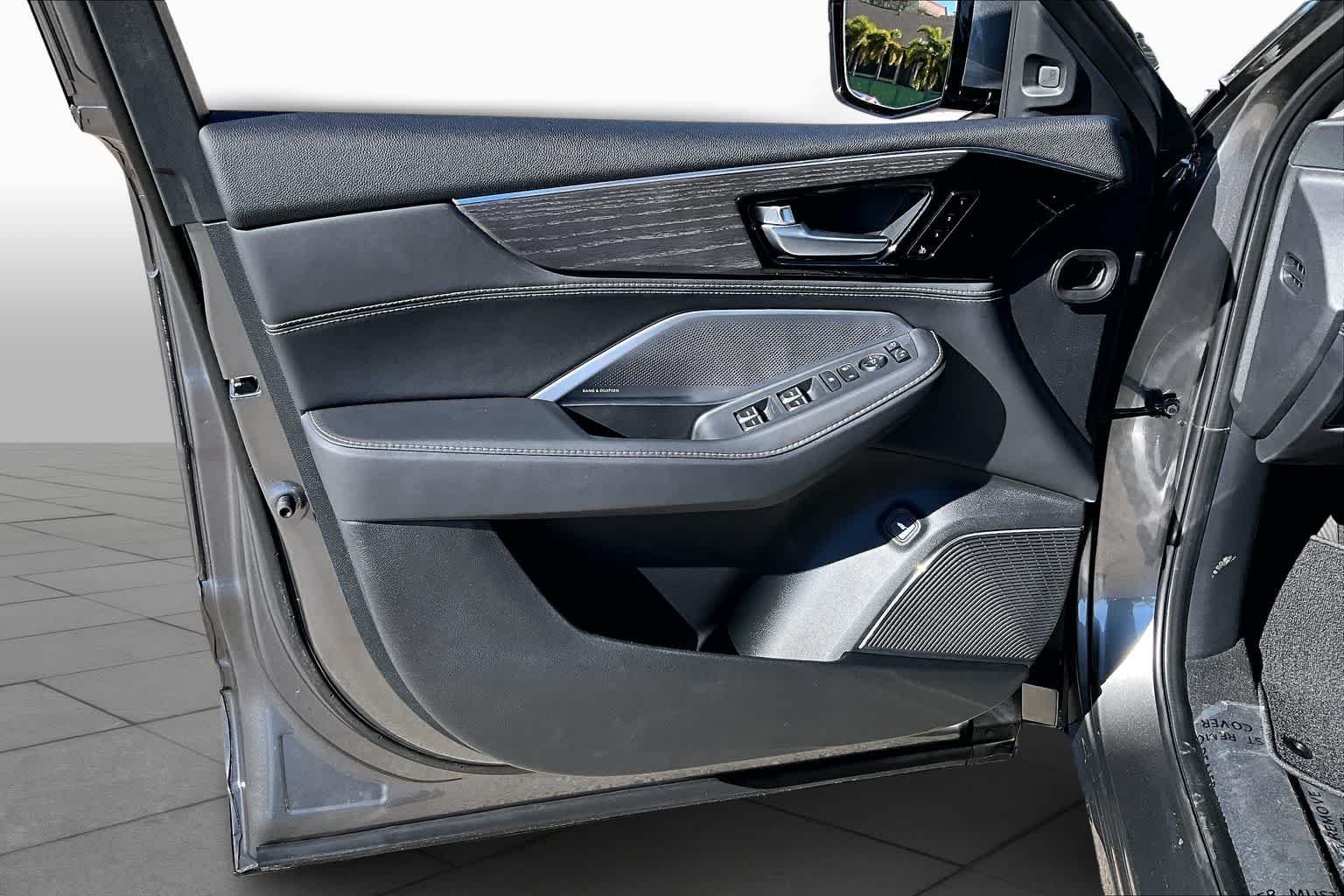 New 2026 Liquid Carbon Metallic Acura w/Advance Package image 10