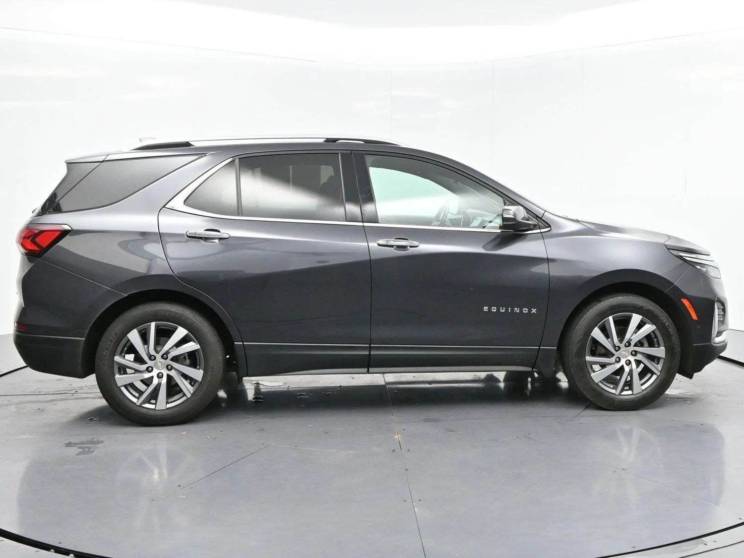 Used 2022 Iron Gray Metallic Chevrolet Premier image 8