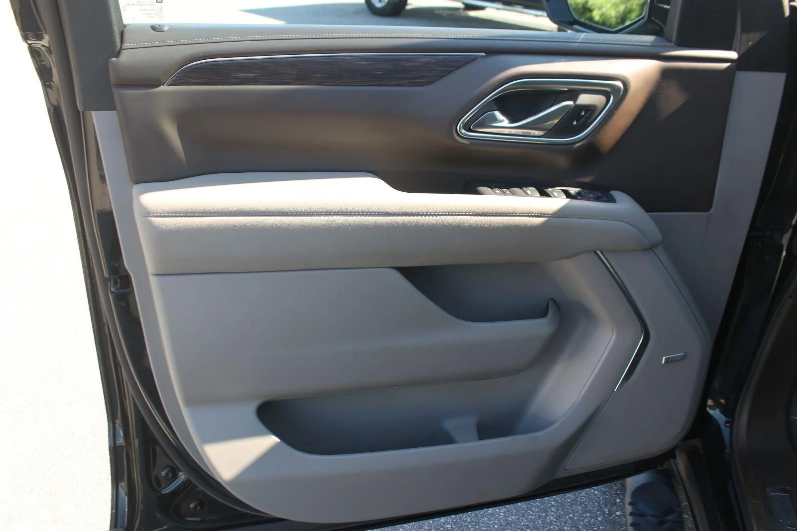 Used 2024 Black Chevrolet Z71 image 14