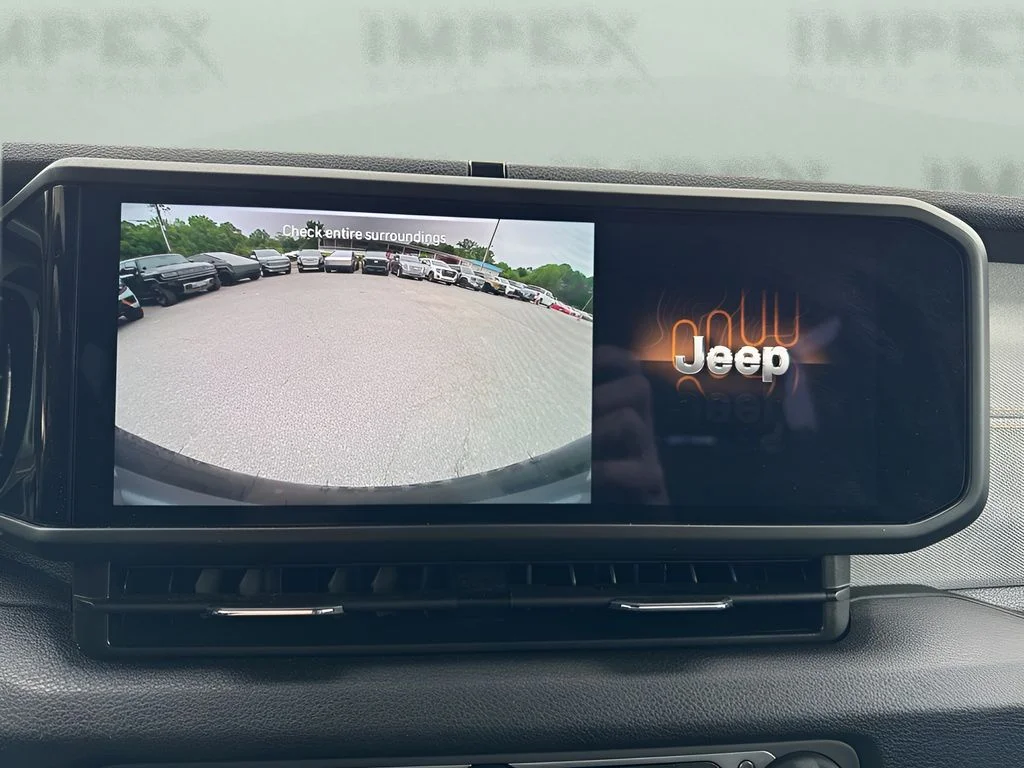 Used 2025 White Jeep Sport S image 19