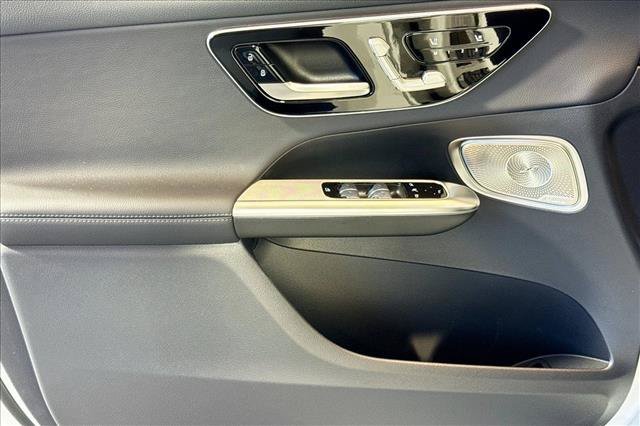 New 2026 Polar White Mercedes-Benz GLC 300 image 46