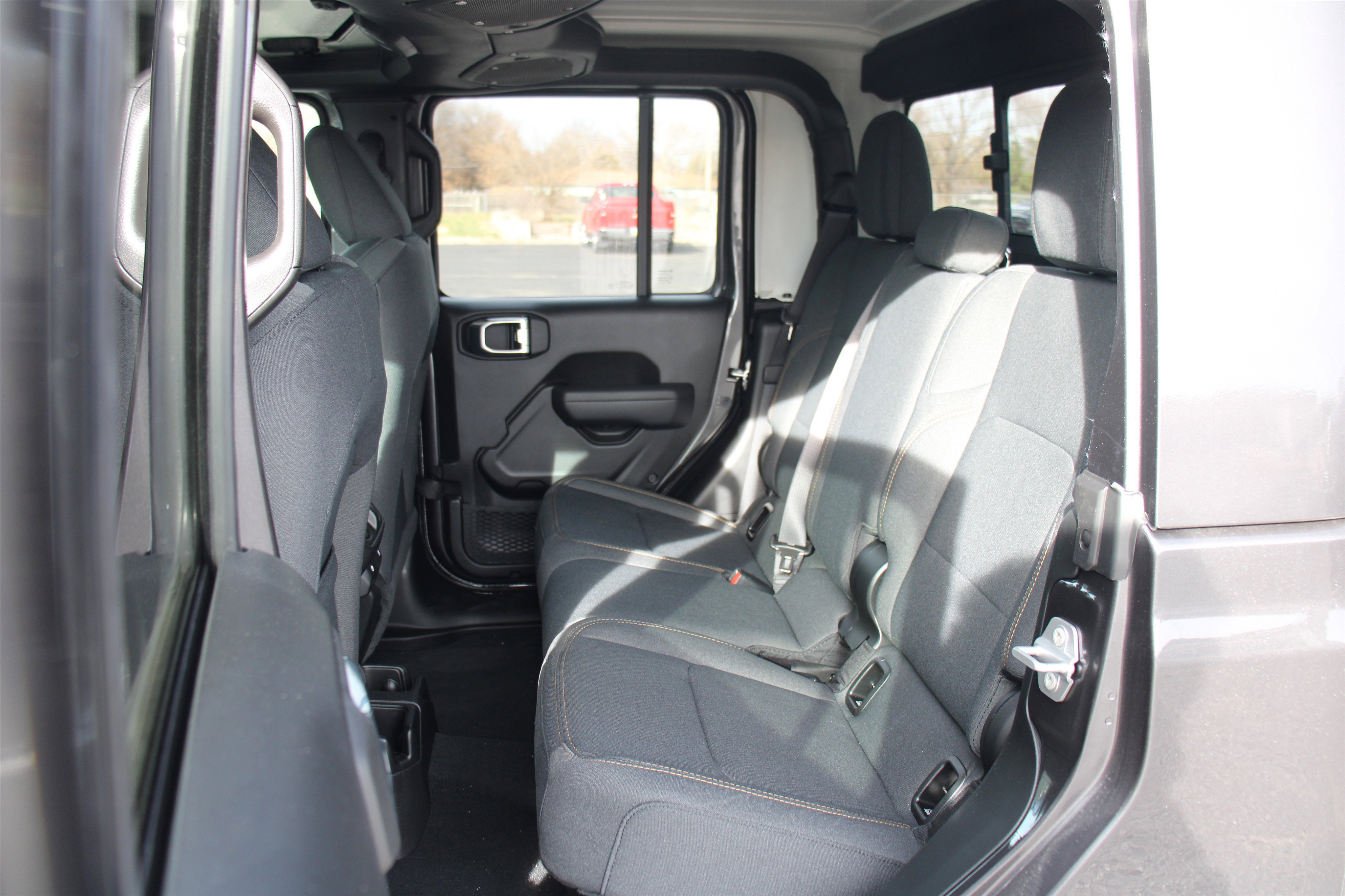 New 2026 Granite Crystal Metallic Clearcoat Jeep Sport S image 22