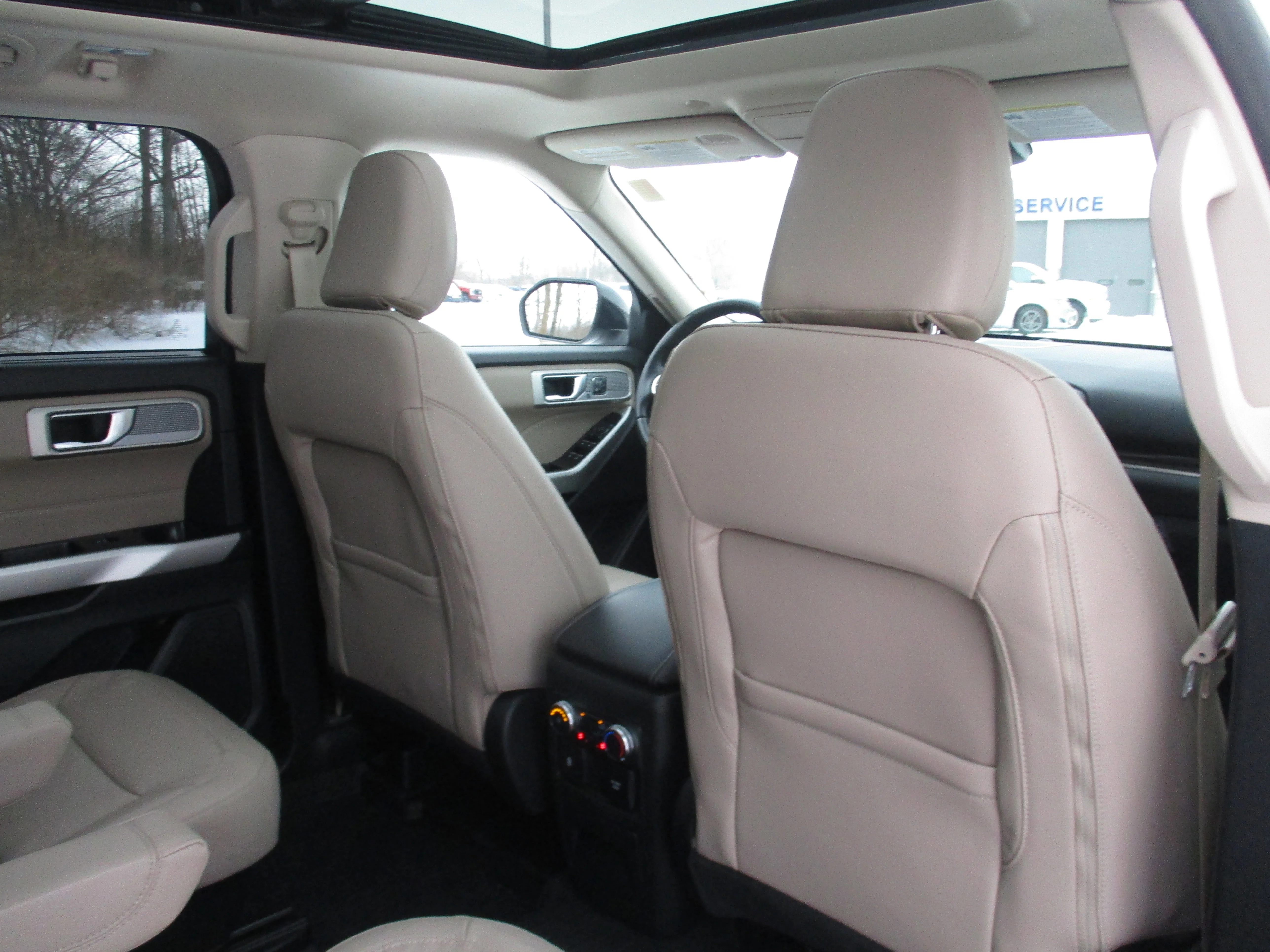 Used 2022 Star White Metallic Tri-Coat Ford Limited image 23