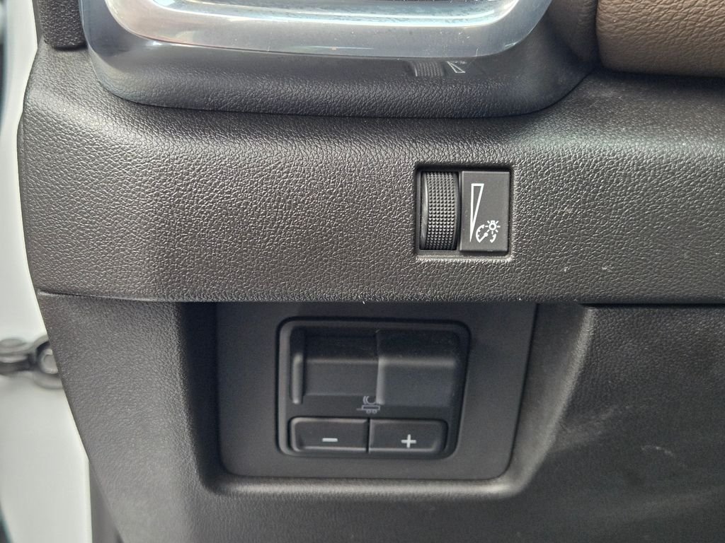 Used 2024 White GMC Denali image 24