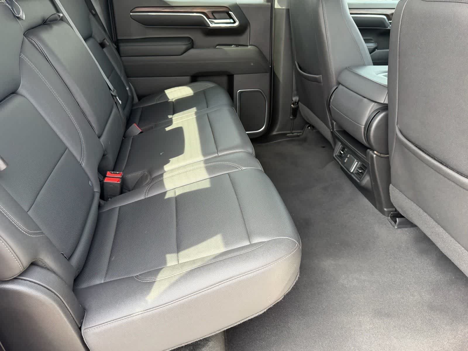 2024 GMC Sierra 1500 SLT - Photo 14