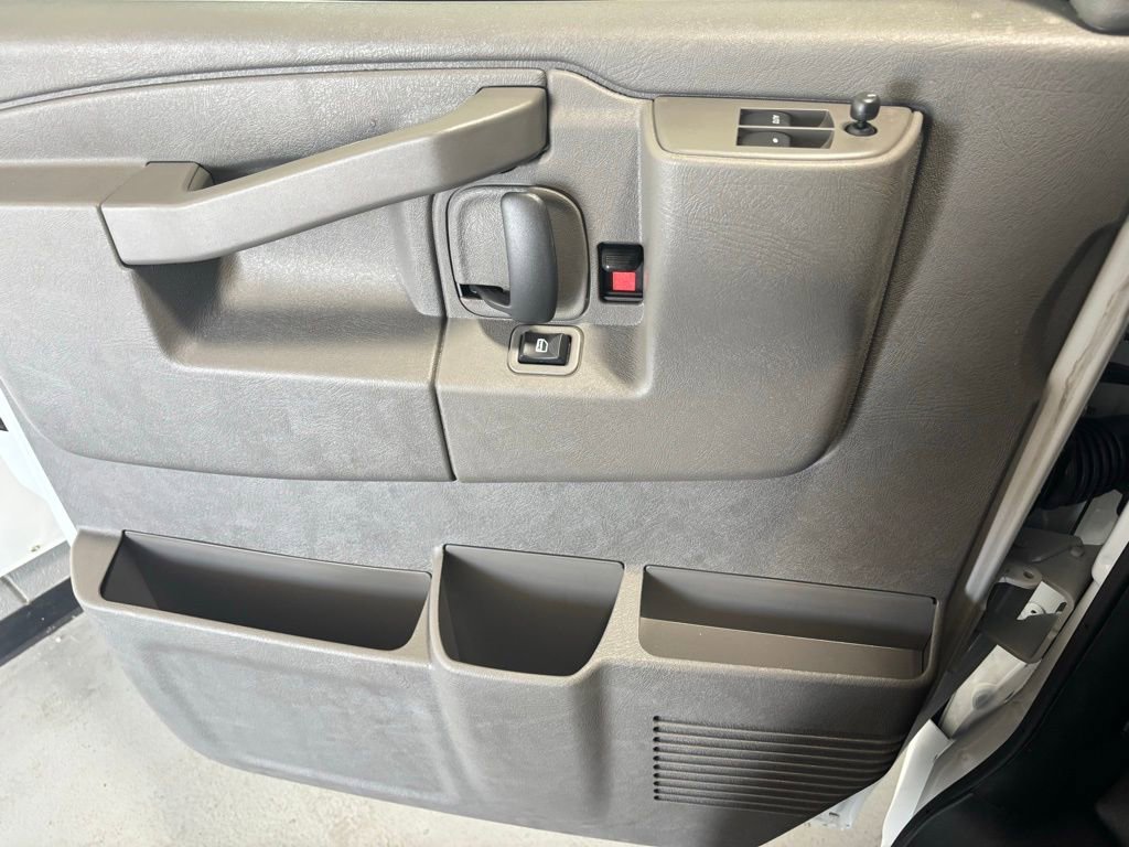 2025 Chevrolet Express Cargo Work Van - Photo 23