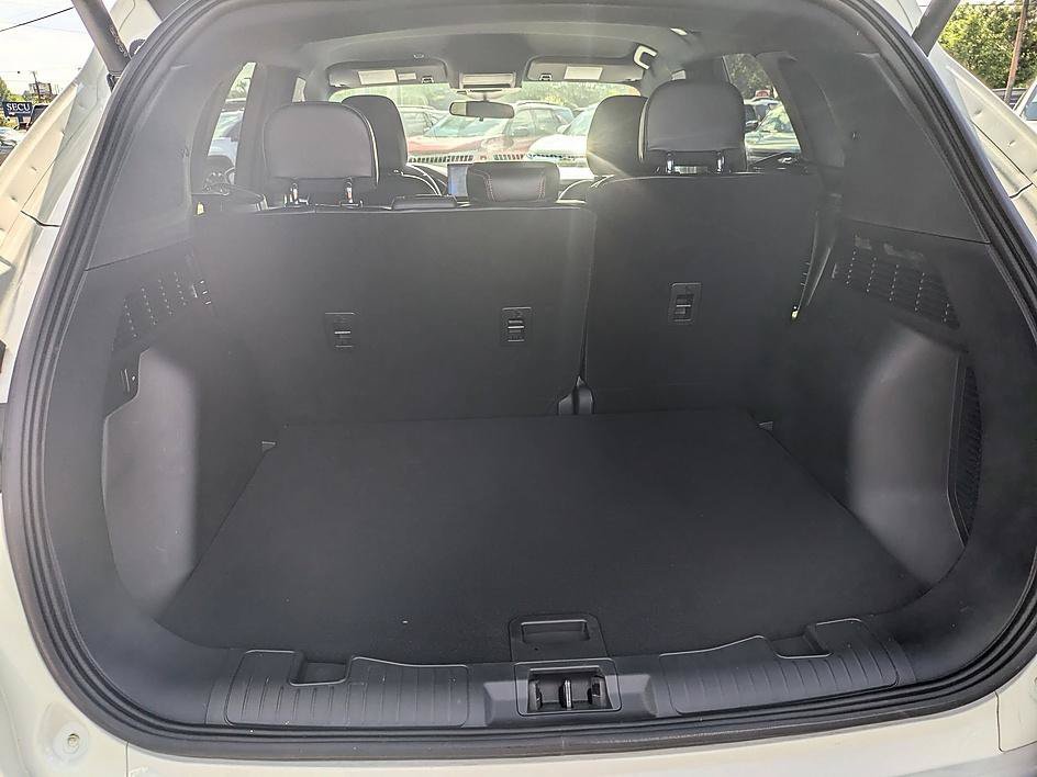 Used 2024 White Metallic Ford ST-Line image 27