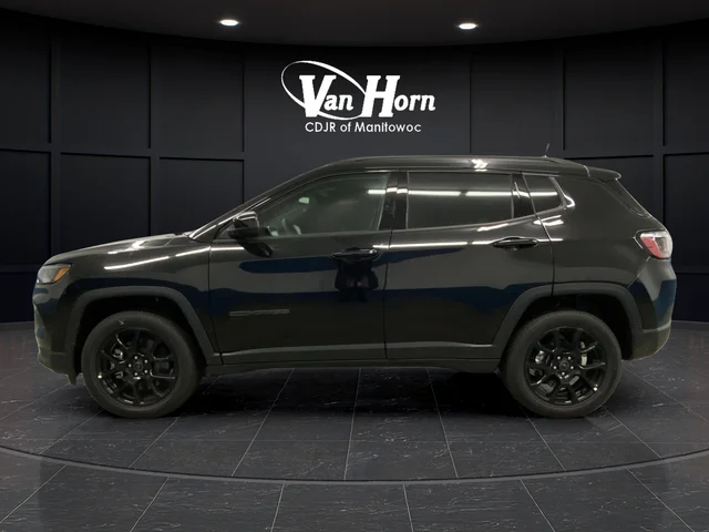 New 2026 Diamond Black Crystal Pearlcoat Jeep Latitude image 11