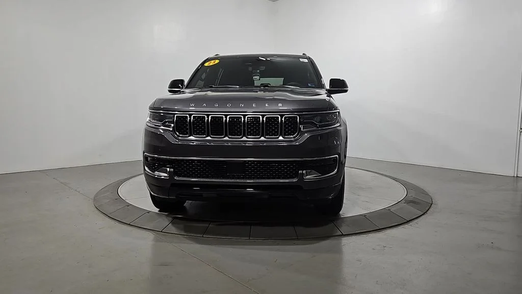 Used 2023 Gray Jeep Base image 9