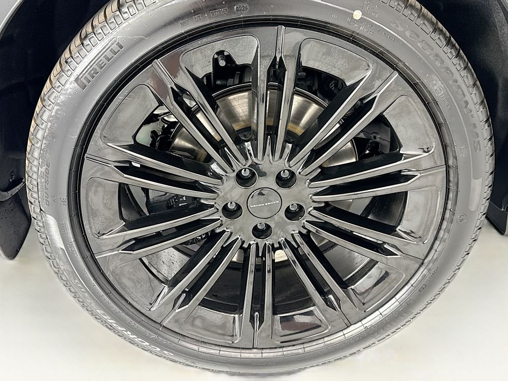 New 2026 Obsidian Black SV Bespoke Ultra Metallic Satin Land Rover Autobiography image 32