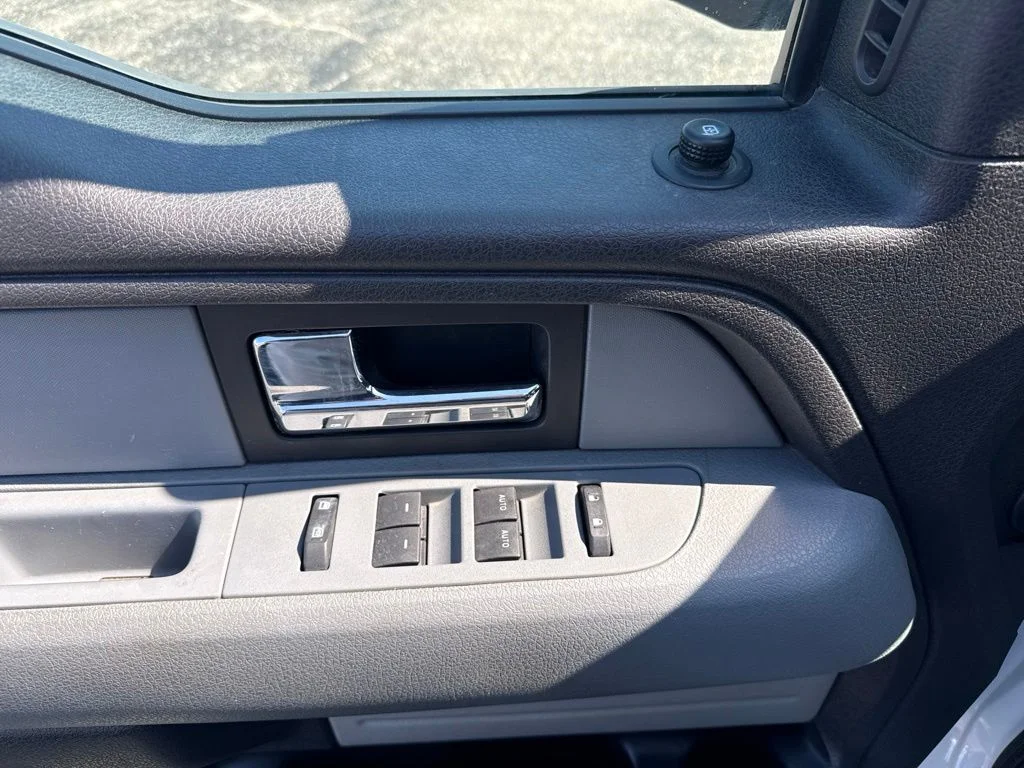 Used 2012 White Ford XLT image 29