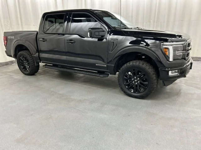Used 2024  Ford Lariat image 1