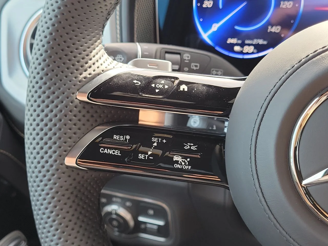New 2027 Twilight blue Mercedes-Benz G 580 image 32