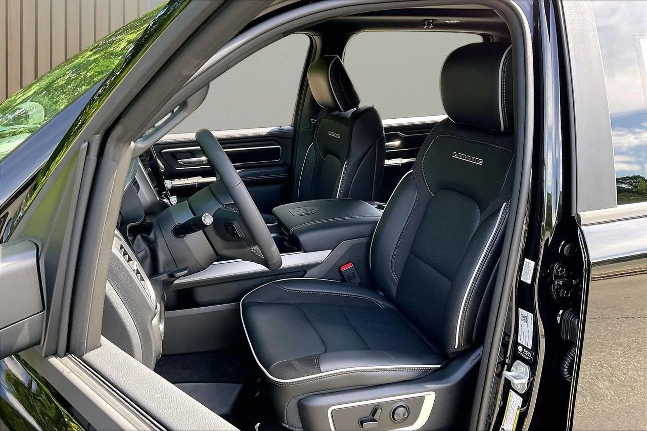 New 2026 Diamond Black Crystal Pearl-Coat Exterior Paint RAM Laramie image 19