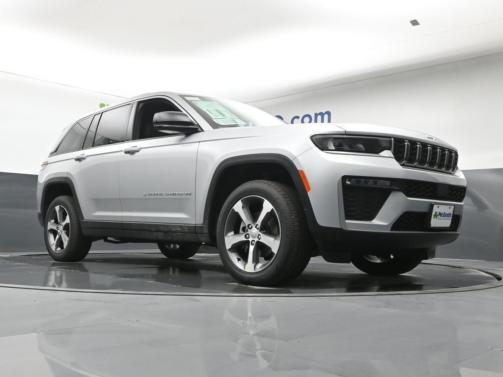 New 2026 Silver Zynith Exterior Paint Jeep Limited image 27