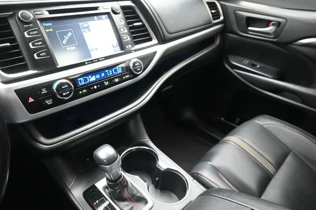 Used 2019 Midnight Black Metallic Toyota SE image 32