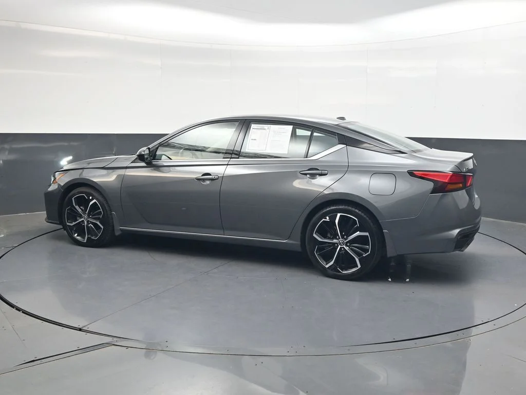 Used 2025 Gray Nissan 2.5 SR image 8