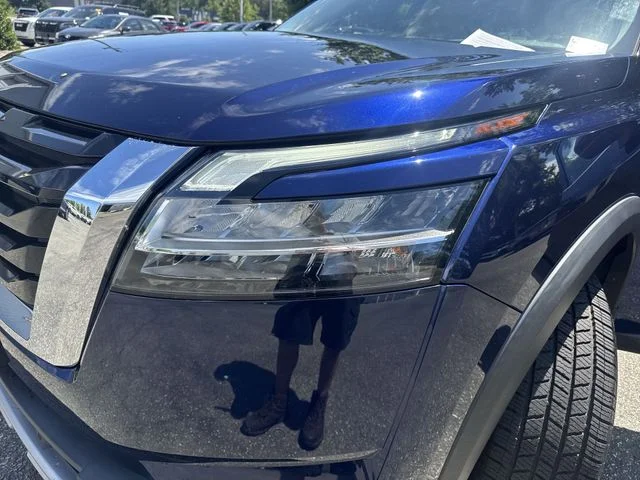 Used 2023 Blue Nissan SL image 32