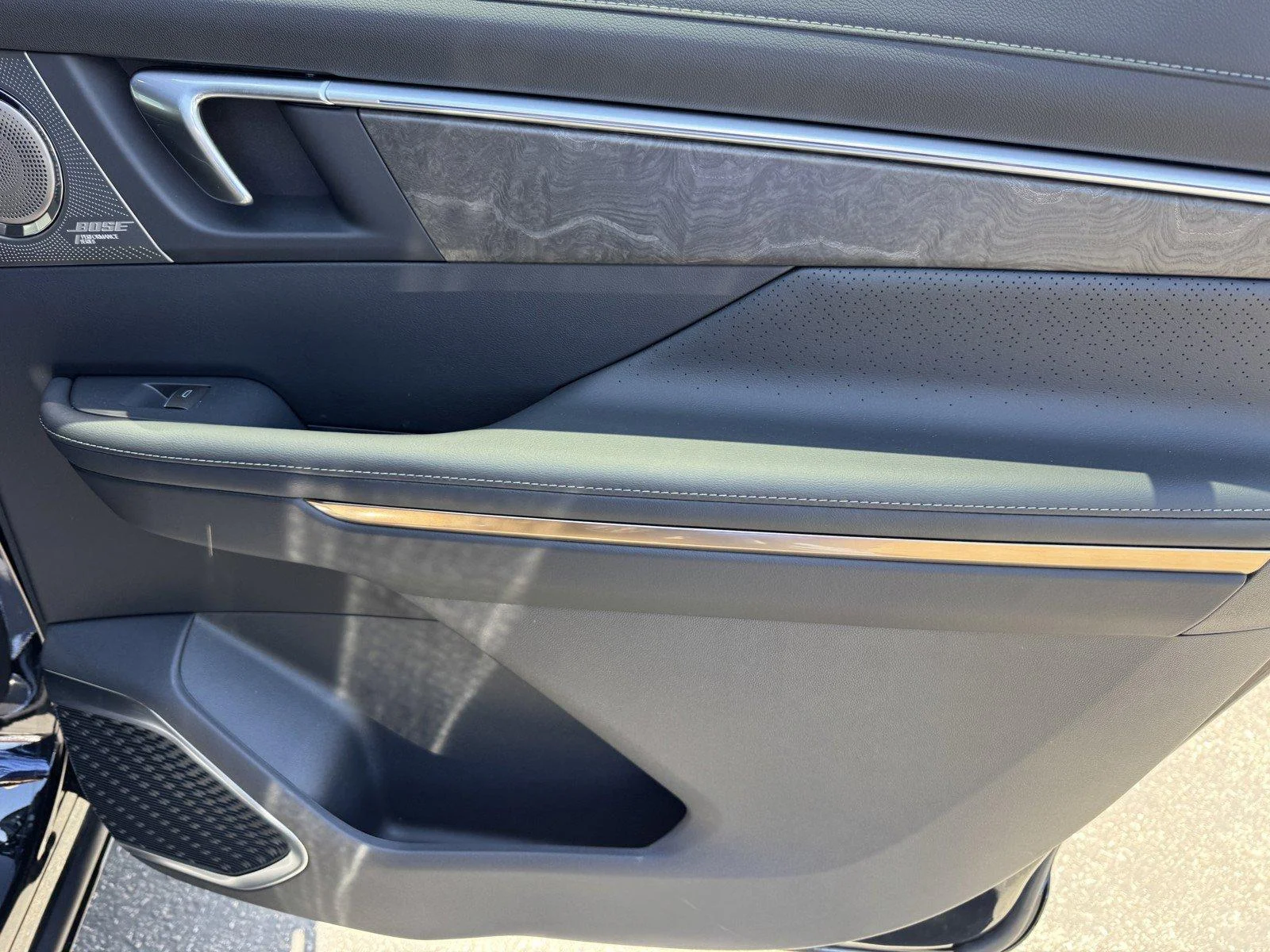 New 2026 Ebony Twilight Metallic Buick Avenir image 11