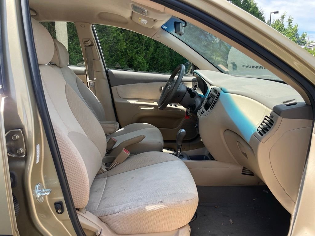 Used 2008 Cashmere / Beige Kia LX image 18