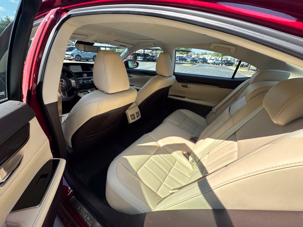 Used 2017  Lexus 350 image 6