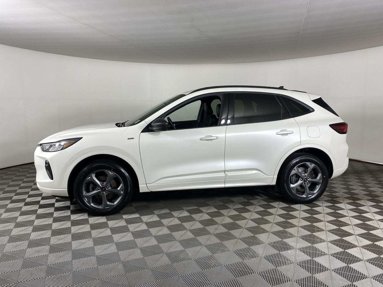 Used 2024 Star White Metallic Tri-Coat Ford ST-Line image 14