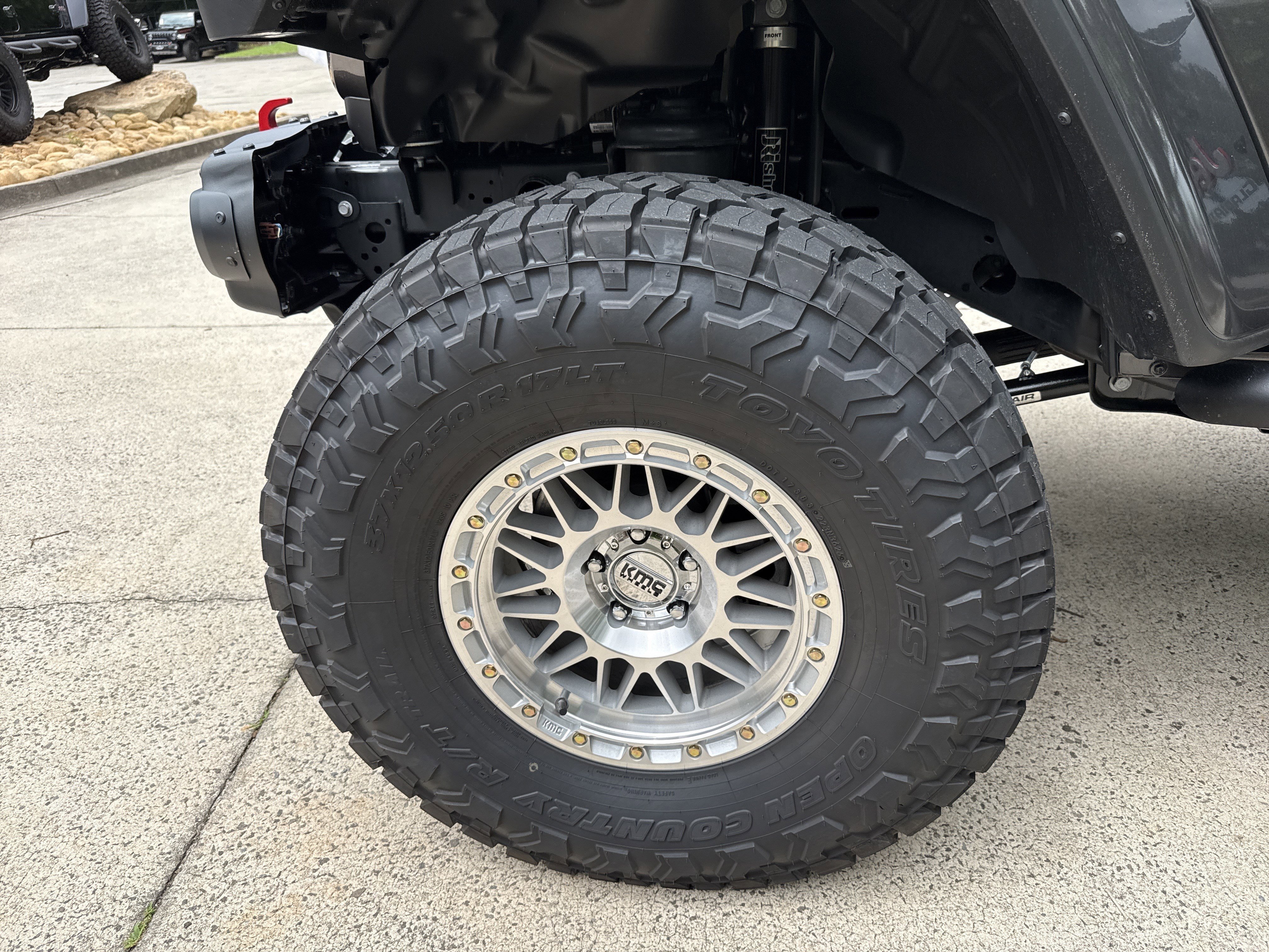 New 2026 Granite Crystal Metallic Clearcoat Jeep Rubicon X image 18