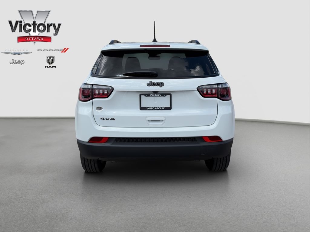 New 2026 Bright White Clearcoat Jeep Latitude image 5