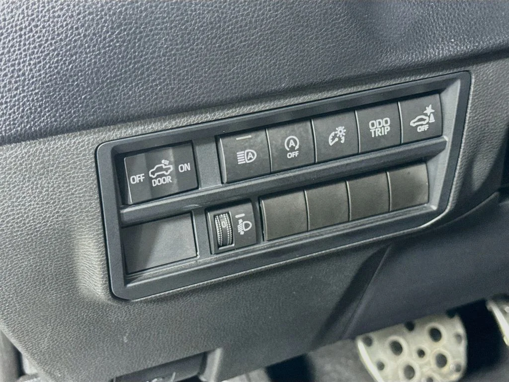 Used 2022  Toyota SR5 image 11