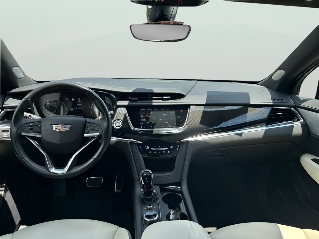 Used 2025 Green Cadillac Sport image 27