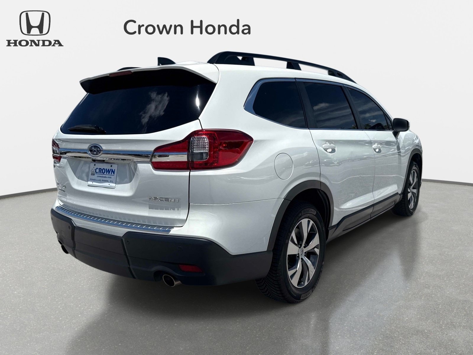 Used 2022 Crystal White Pearl Subaru Premium image 4