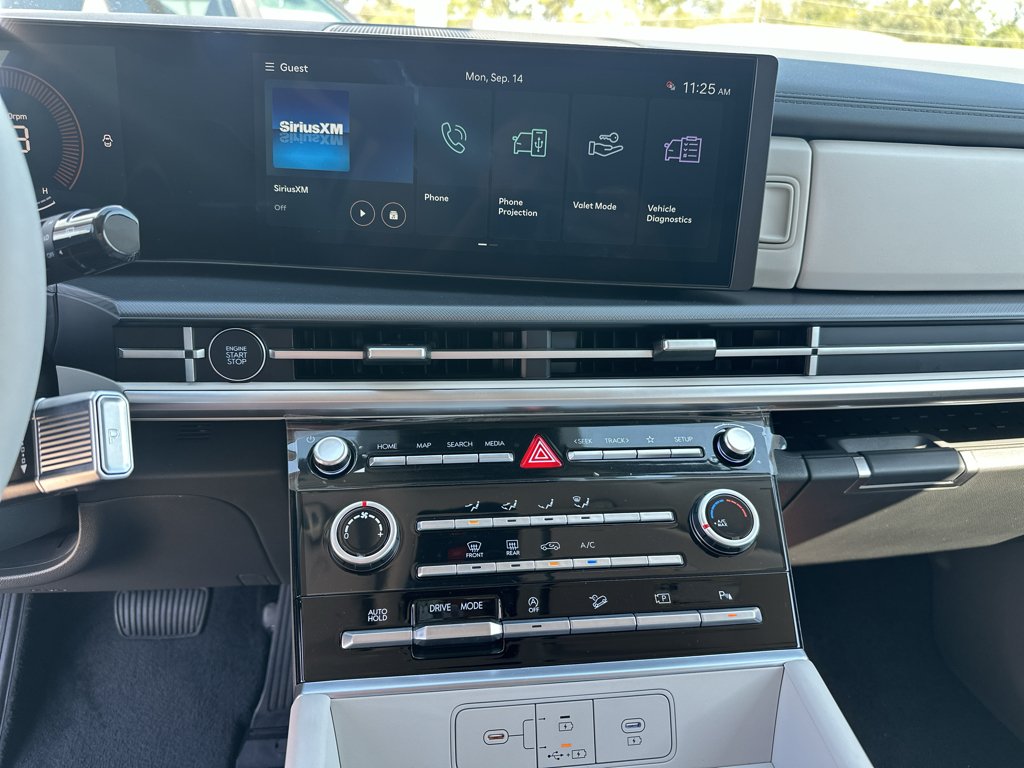 New 2027 Hampton Gray Hyundai SE image 4