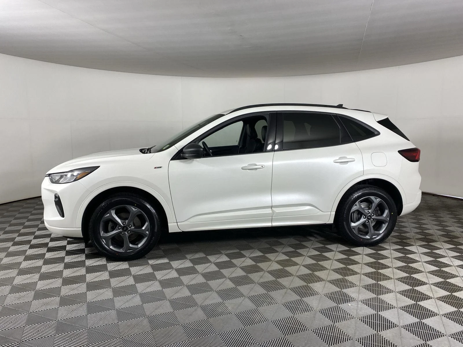 Used 2024 Star White Metallic Tri-Coat Ford ST-Line image 14