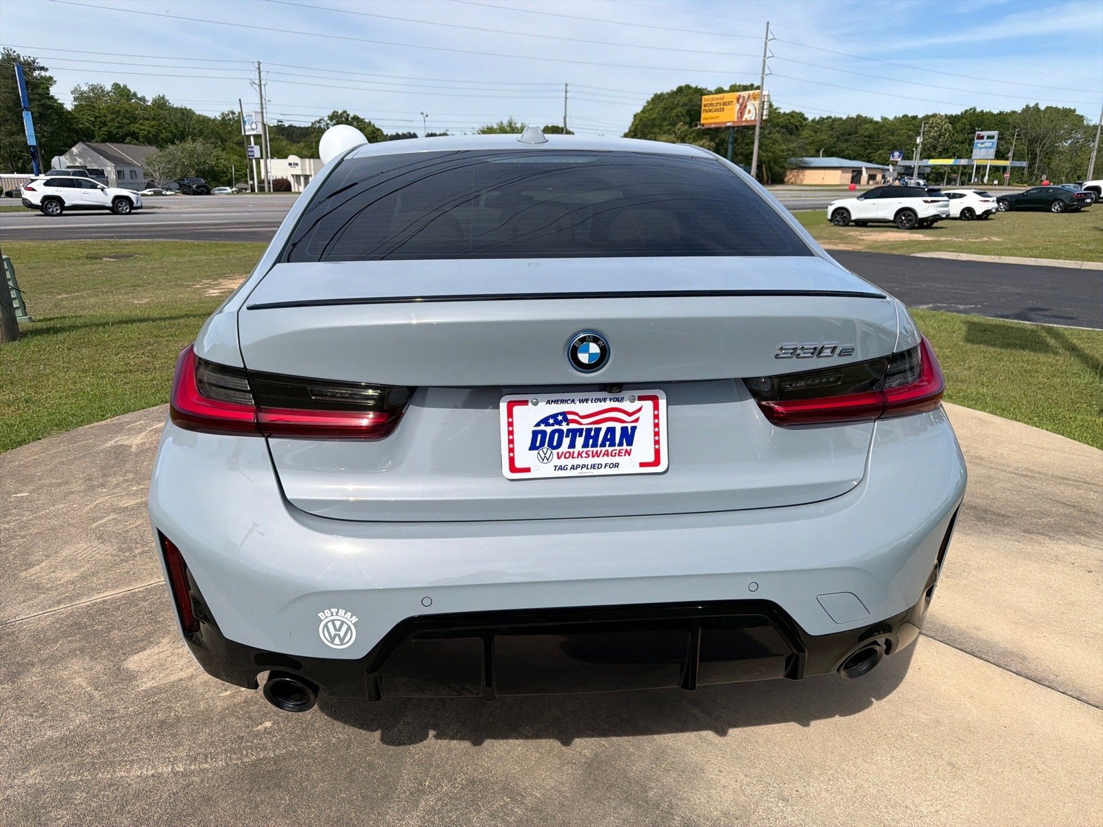 Used 2024 Gray BMW 330e image 17
