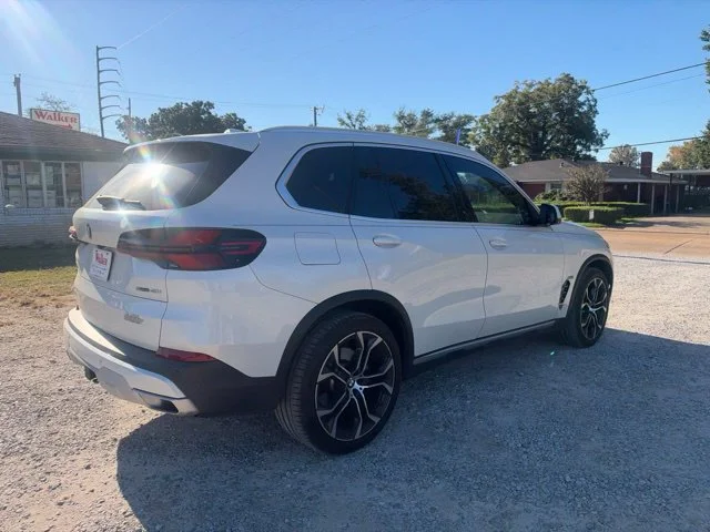 Used 2024 White BMW sDrive40i image 13