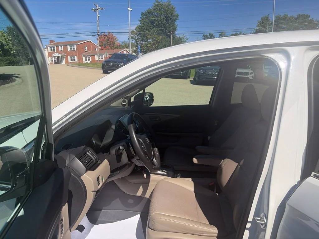 Used 2023 White Honda RTL-E image 20
