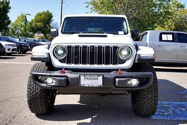 New 2026 Bright White Clear-Coat Exterior Paint Jeep Rubicon X image 4