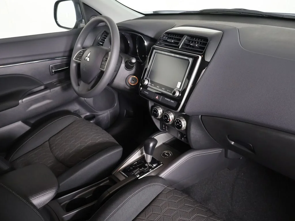 New 2027 White Mitsubishi 2.0 ES AWC image 24
