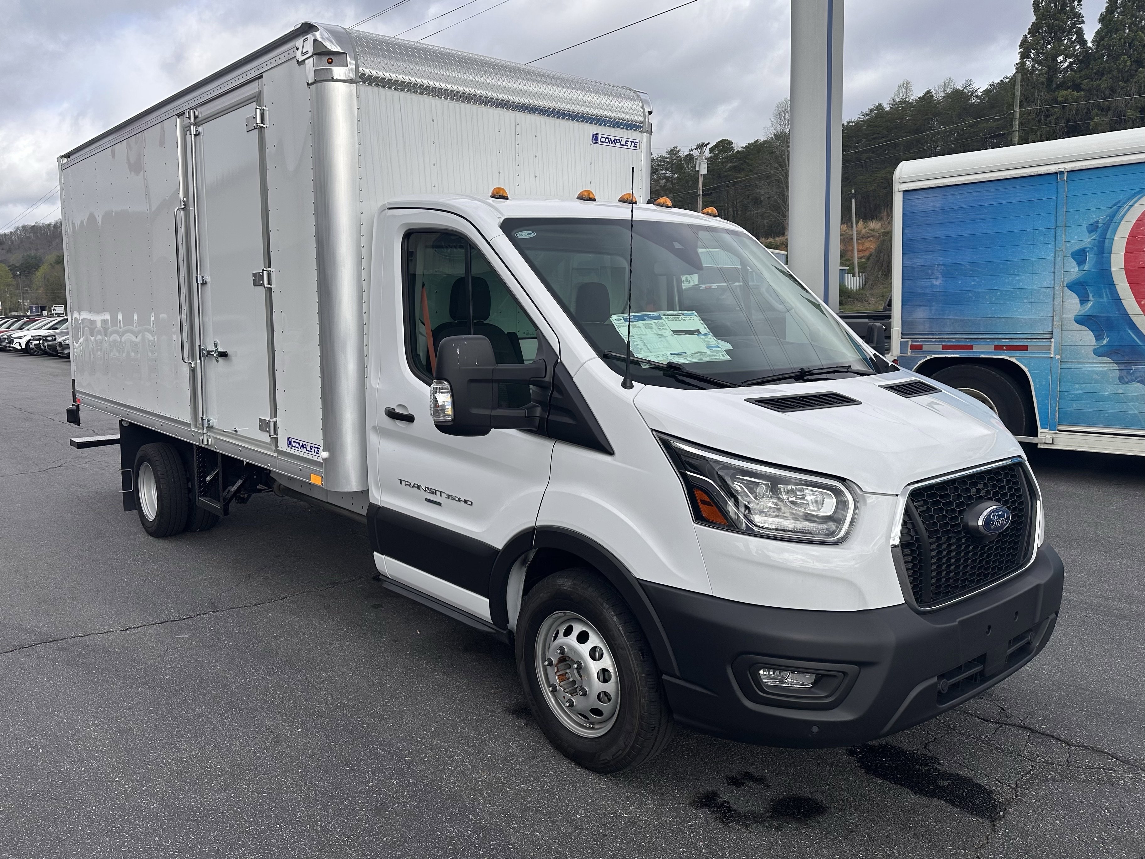Used 2024 Oxford White Clearcoat Ford 16FT  Box Van image 4