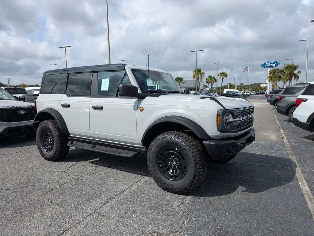 New 2026 Avalanche Gray Ford Badlands image 2