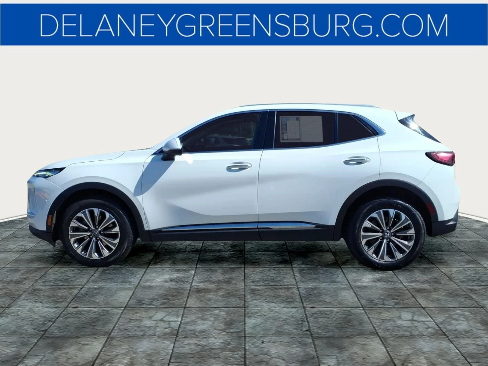 Used 2024 Summit White Gaz Buick Preferred image 6