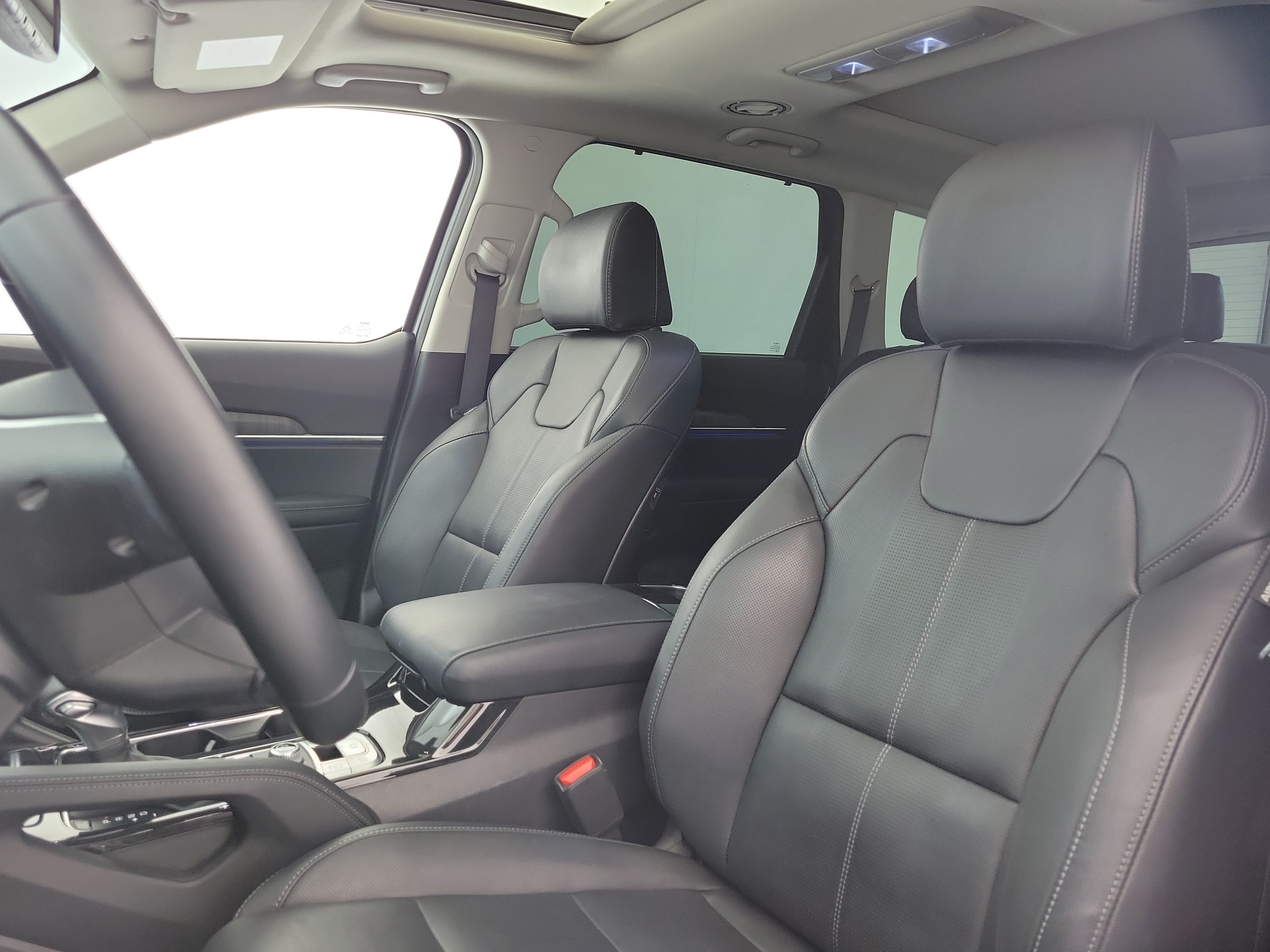 Used 2024 Gravity Gray Kia SX image 17