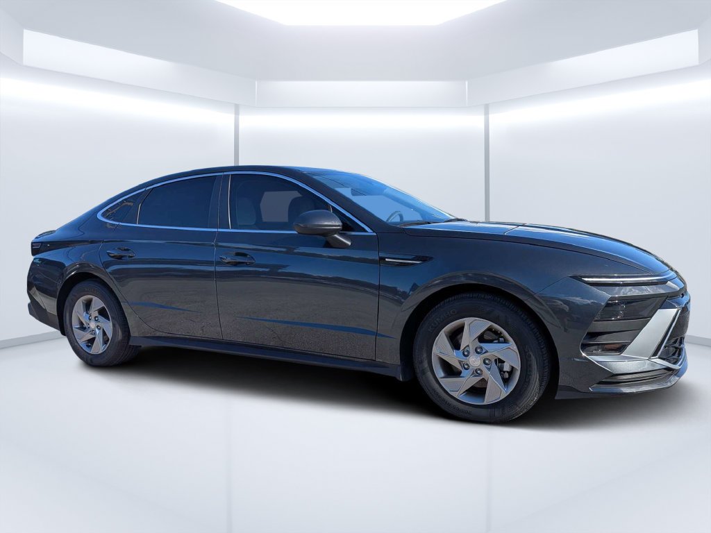 Certified Used 2026 Gray Hyundai SE image 1