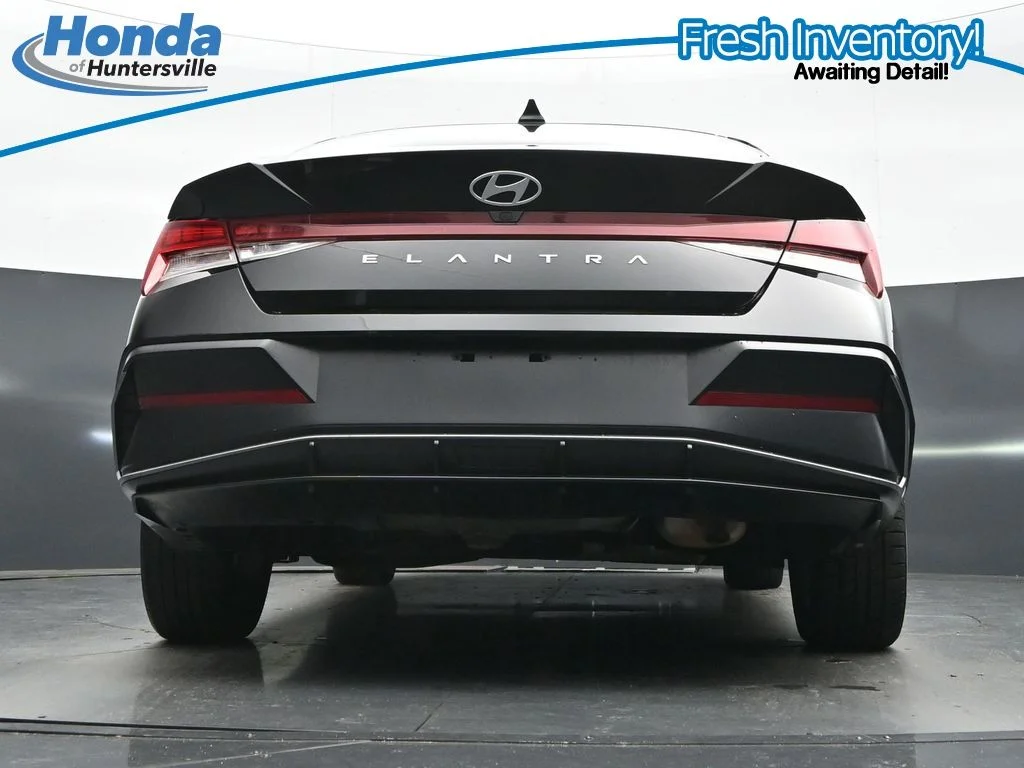 Used 2025 Abyss Black Hyundai SEL Convenience image 32