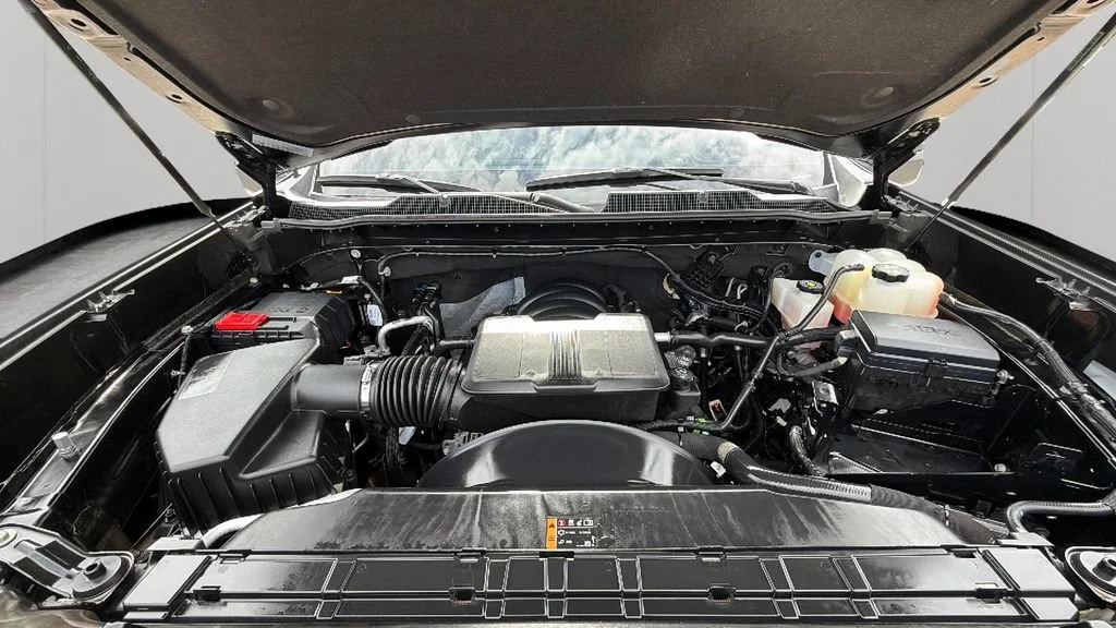Used 2025 Black Chevrolet Custom image 35