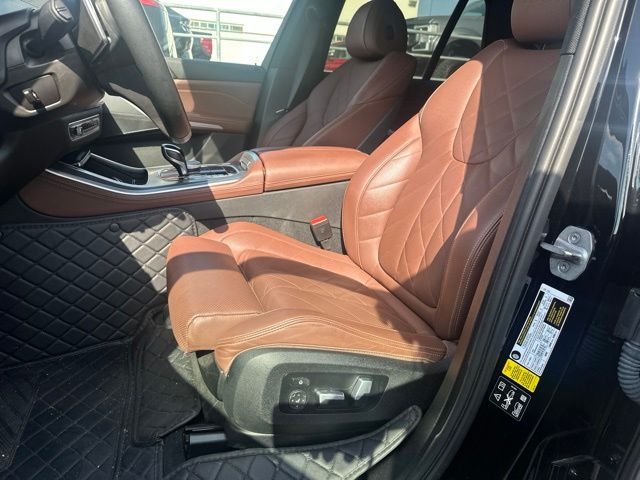 Used 2023 Black BMW xDrive40i image 13