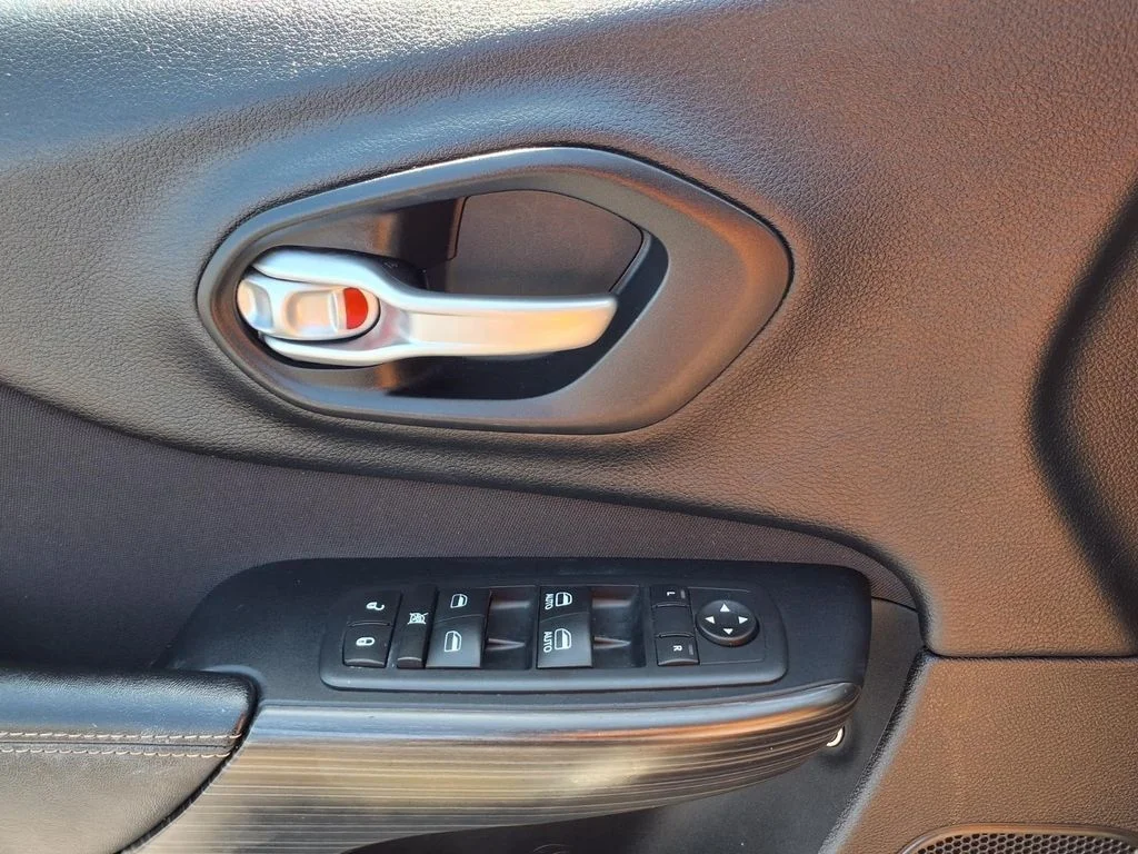 Used 2016 Gray Jeep Latitude image 17