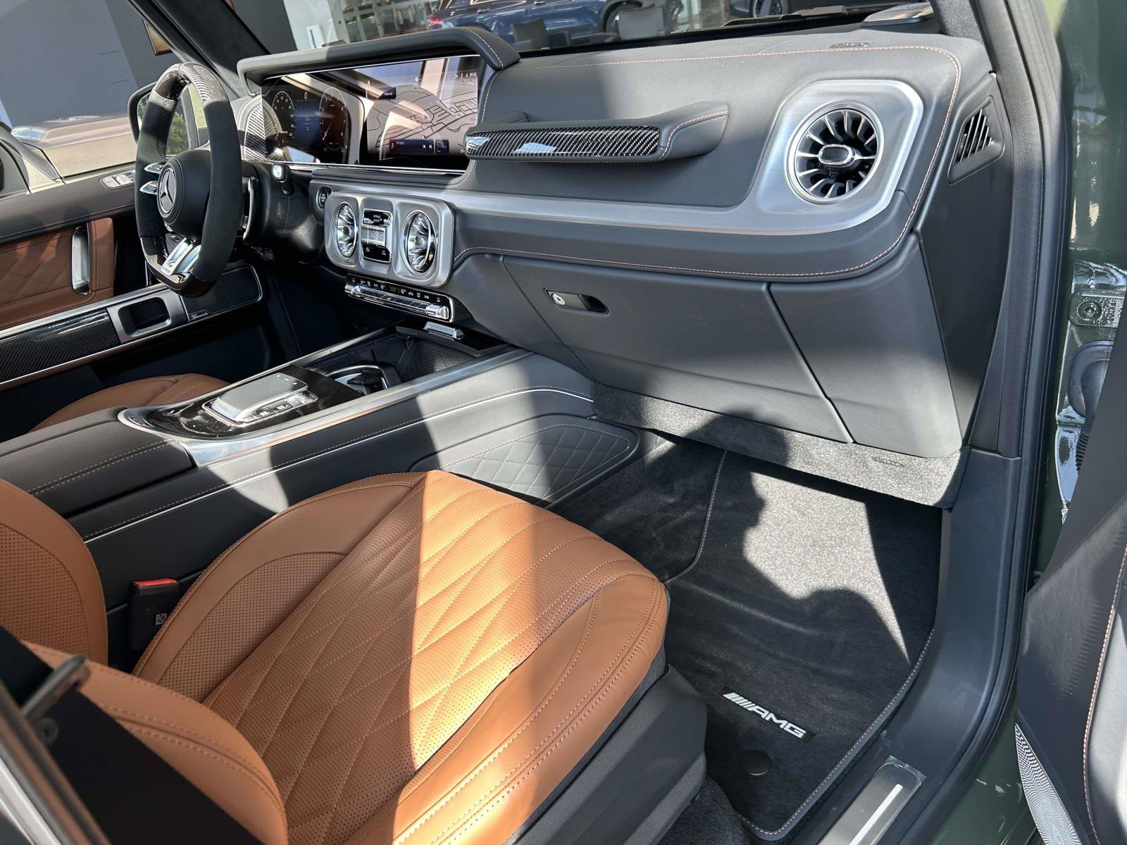 New 2027 MANUFAKTUR customer request glossy paint finish Mercedes-Benz AMG® G 63 SUV image 41